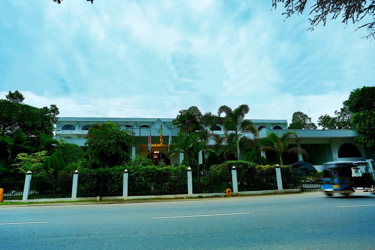 Kandyan Reach Hotel Kurunegala Exteriör bild